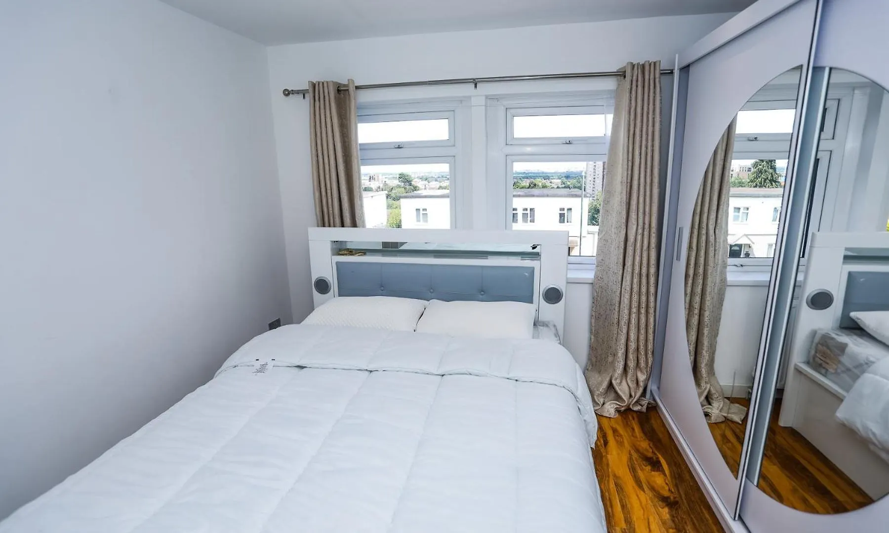 Luxury House In London Apartment Erith
